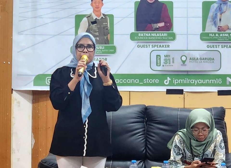 Hj. Asni, anggota DPRD Sulsel dari PAN, saat menjadi narasumber seminar kewirausahaan mahasiswa