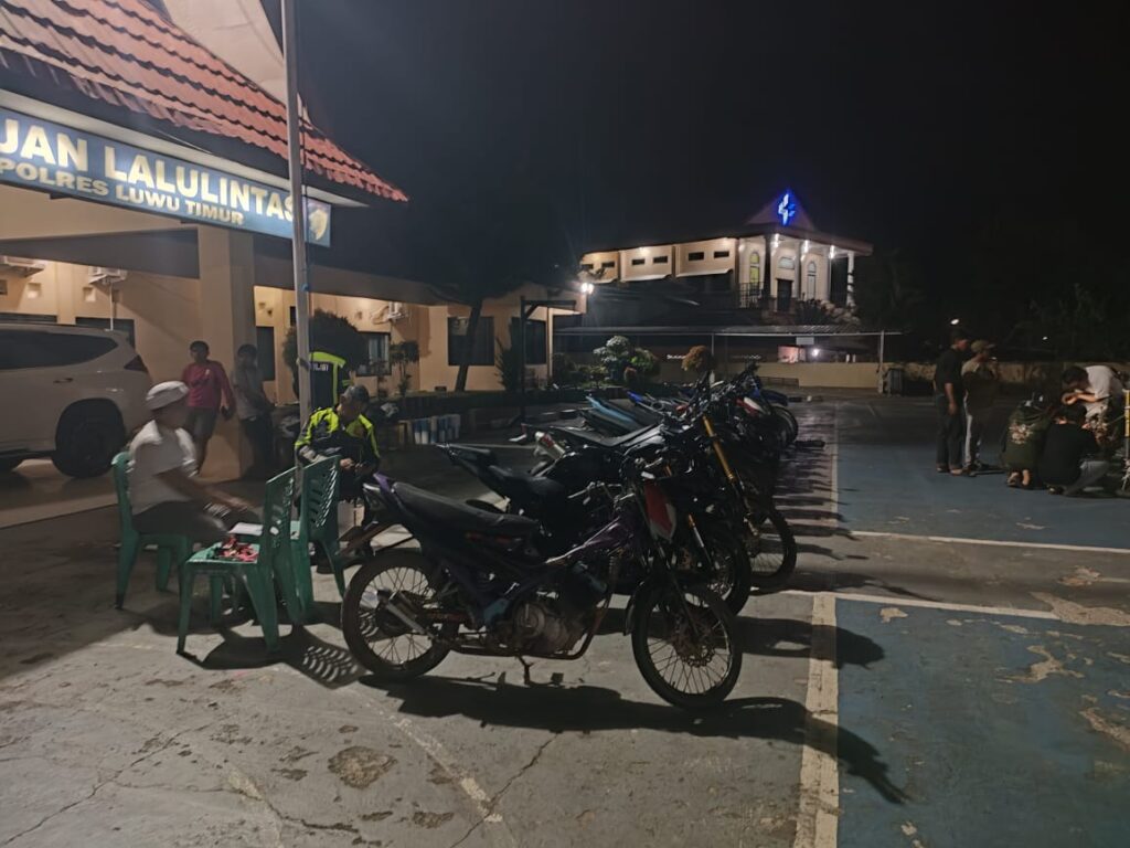 Razia knalpot brong di kawasan Anjungan Malili oleh Satlantas Polres Luwu Timur