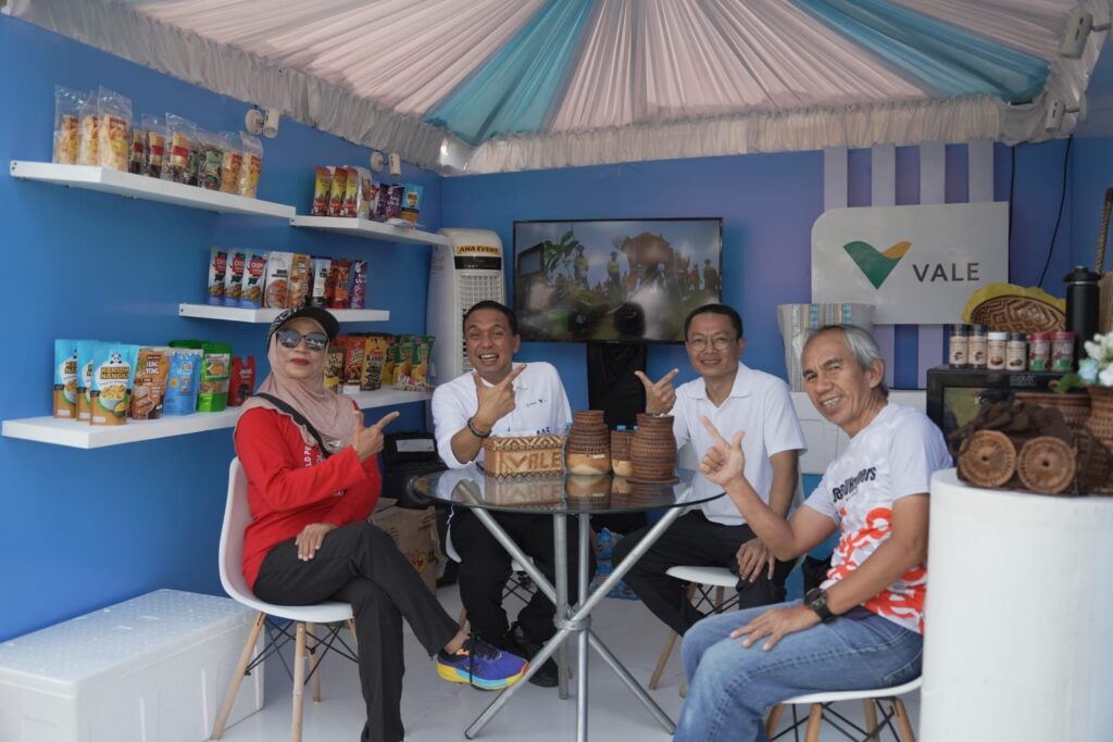 Produk UMKM binaan Sorowako di expo HUT Sulawesi Selatan, bagian promosi pariwisata Lutim
