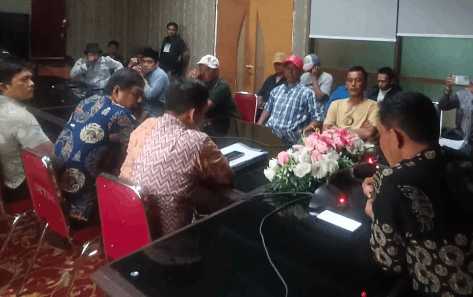 Dialog sengketa lahan kawasan industri nikel di Luwu Timur antara rumpun keluarga Mangade To Magi dan jajaran Pemerintah Kabupaten Luwu Timur, 15 Oktober 2026