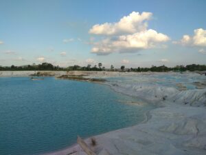 Danau Kaolin, bekas area tambang timah di Bangka Belitung