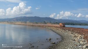 Jalan pengangkutan bijih nikel menuju jetty di kawasan tambang nikel