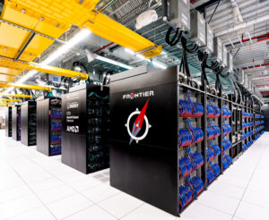 Deretan kabinet superkomputer Frontier di Oak Ridge National Laboratory, Amerika Serikat