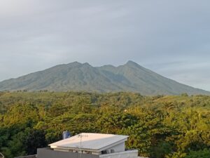 Pemandangan Gunung Salak di wilayah Bogor, Jawa Barat