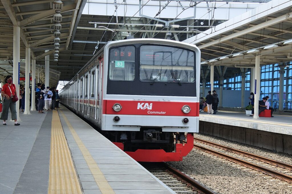 Rangkaian KRL Commuter Line lintas Bogor di Stasiun Manggarai