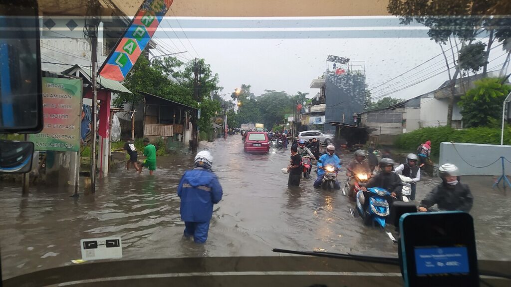 Ilustrasi banjir di kawasan Dayeuhkolot, Kabupaten Bandung, pada 2024