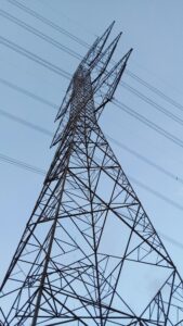Ilustrasi menara jaringan listrik tegangan tinggi PLN