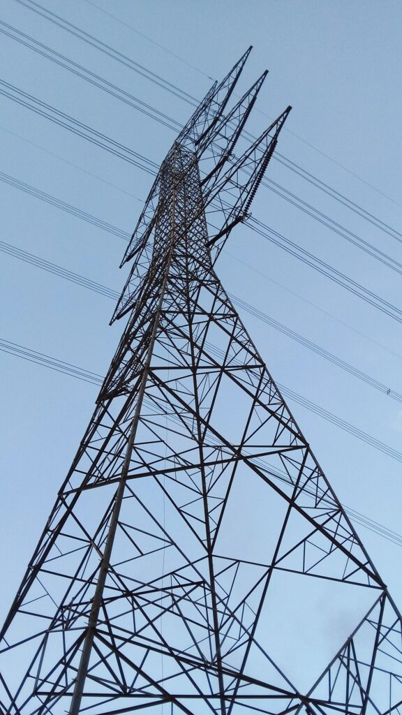 Ilustrasi menara jaringan listrik tegangan tinggi PLN