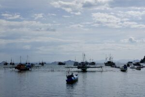 Kapal wisata bersandar di Pelabuhan Labuan Bajo, Nusa Tenggara Timur
