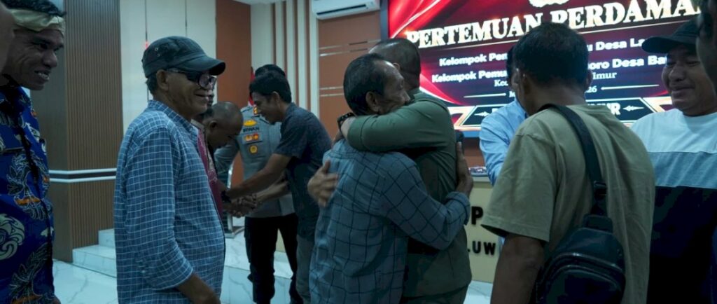 Pertemuan perdamaian dua kelompok pemuda Wotu di Aula Polres Luwu Timur
