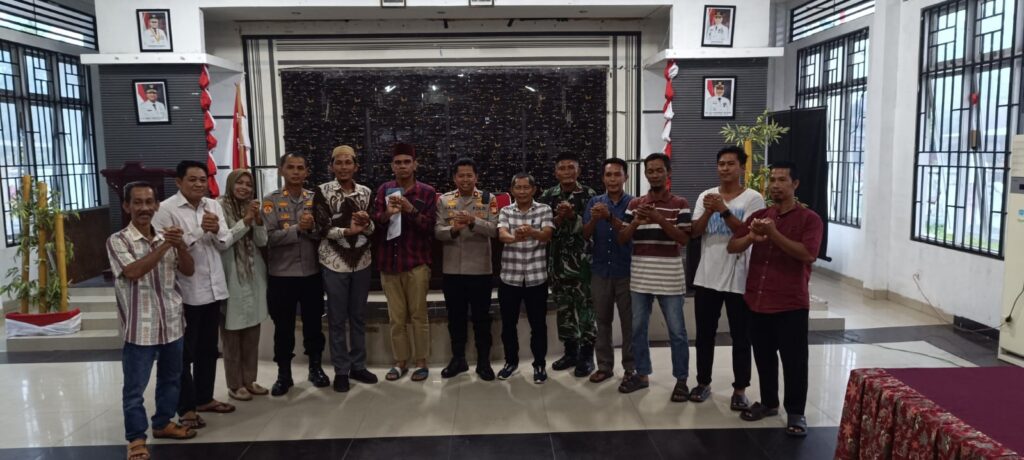Musyawarah perdamaian dua kelompok warga di Kecamatan Wotu, Luwu Timur