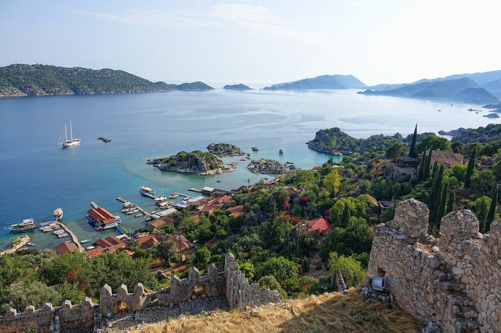 Pulau Kekova dan Desa Kalekoy di Antalya, Turki, lokasi penemuan kapal karam tertua
