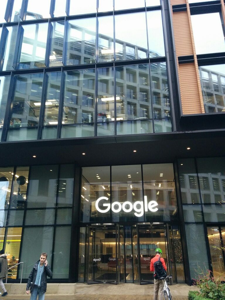 Kantor pusat Google DeepMind di 6 Pancras Square, London