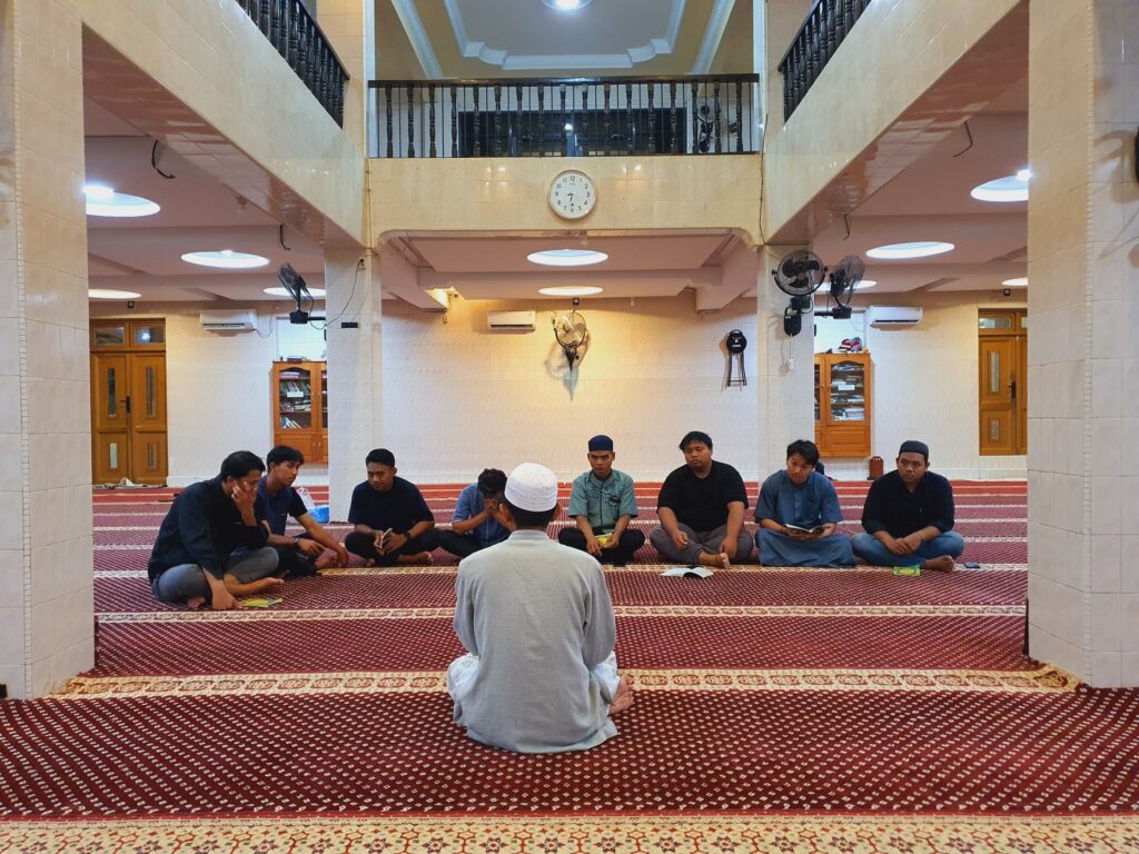 Peserta munaqosyah Dirosa Wahdah Lutim di Masjid Nurul Afiat Sorowako saat uji baca Al-Qur'an