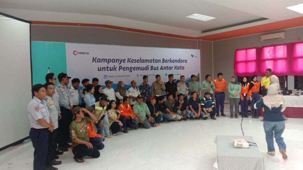 Pengemudi bus antar kota mengikuti kampanye keselamatan berkendara di Sorowako, jalur wisata luwu timur menuju Danau Matano