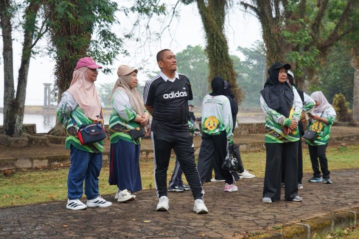 Wisata Luwu Timur di Sorowako saat kegiatan permainan tradisional di tepi Danau Matano, Kecamatan Nuha