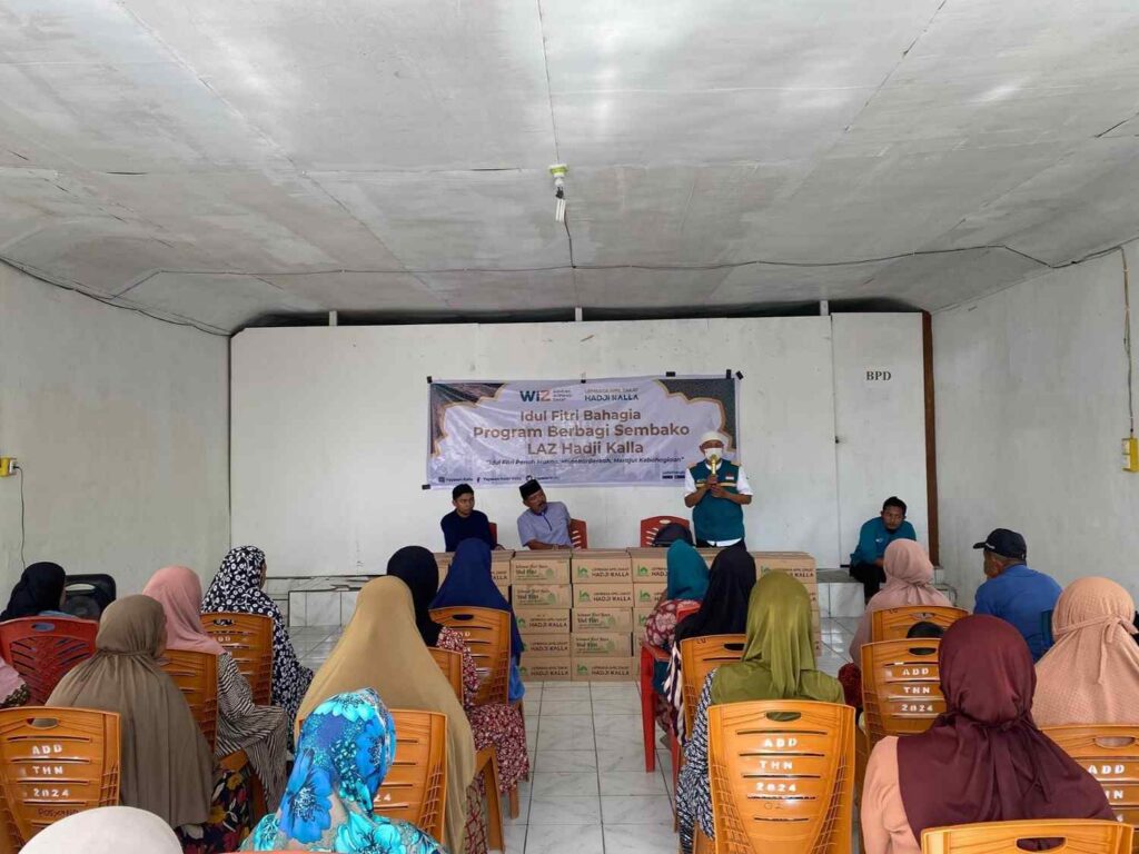 Penyaluran paket sembako oleh Wahdah Inspirasi Zakat sebagai gambaran penyaluran zakat Luwu Timur kepada warga